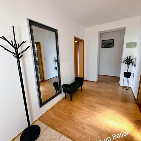 Baljak アパート リヴノ